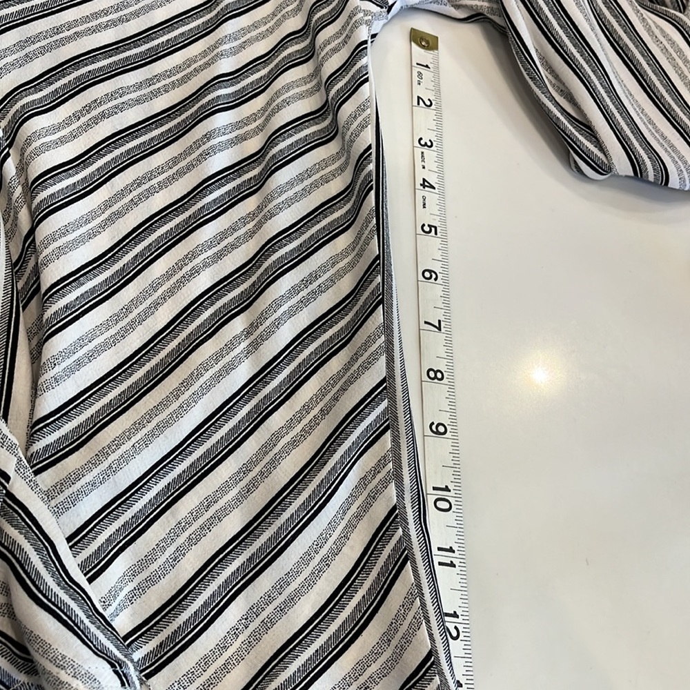 Top Shop black and white blouse. Long Sleeves. Size 4. Excellent condition - Picture 6 of 9